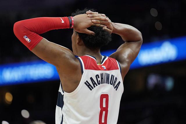 尼克斯森林狼交易细节更新 黄蜂作为第3方加入