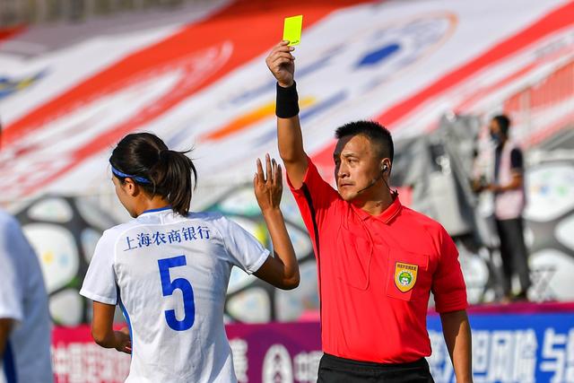 欧冠史上的罕见17分钟 一个人就这样被毁了